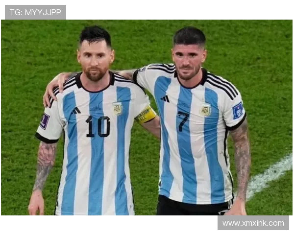 德保罗与梅西亲密合影庆祝晋级期待更辉煌的未来