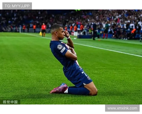 小姆巴佩绝平巴黎后模仿姆巴佩庆祝动作姆总在看台笑逐颜开